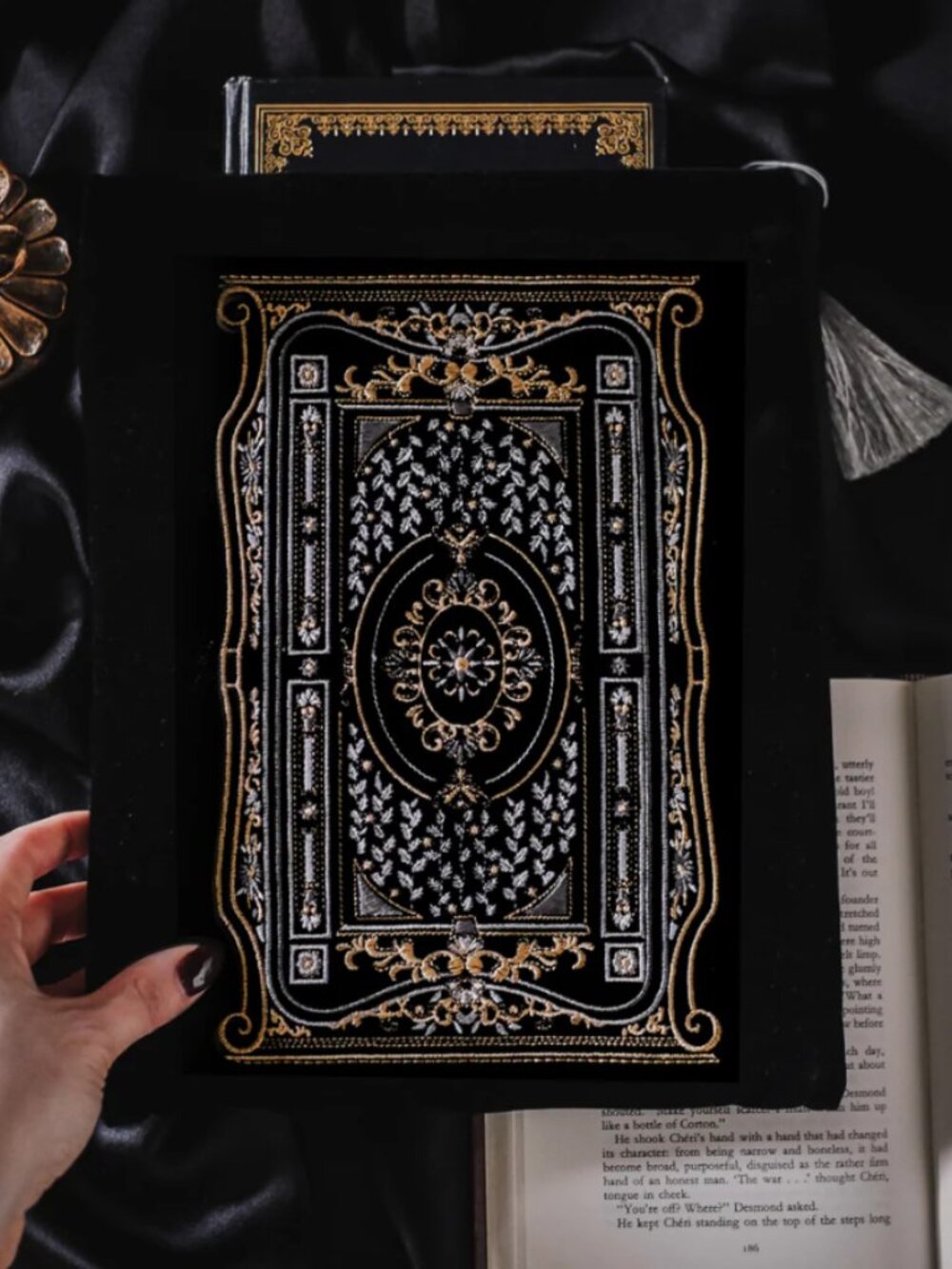 Quirky Cup Collective - Literati Book Sleeve - Black